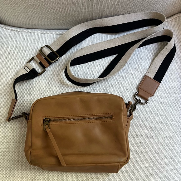 Universal Thread Crossbody Purse - Picture 1 of 7